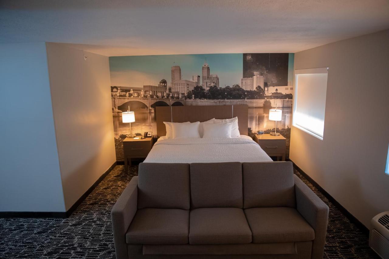 Clarion Pointe Indianapolis Airport Hotel Plainfield Exterior photo