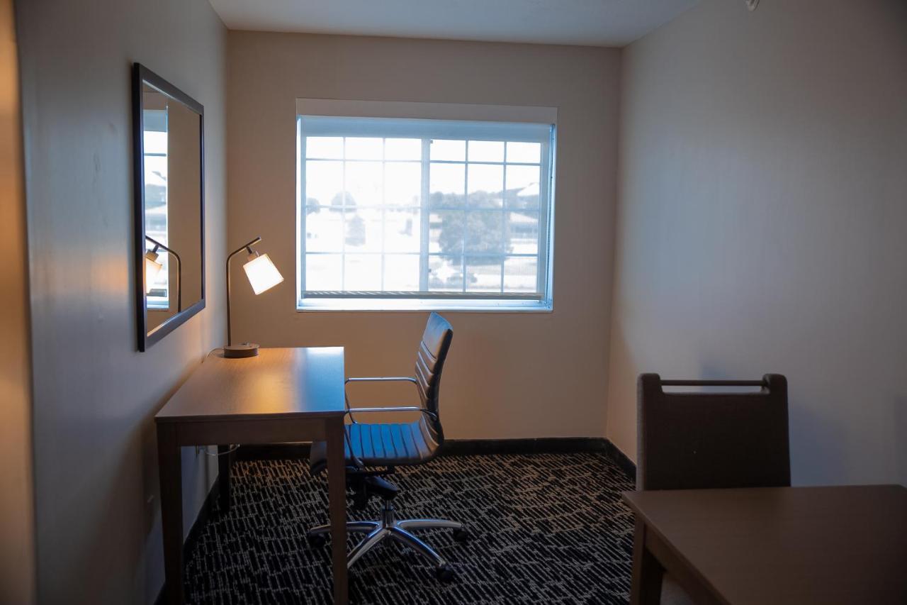 Clarion Pointe Indianapolis Airport Hotel Plainfield Exterior photo