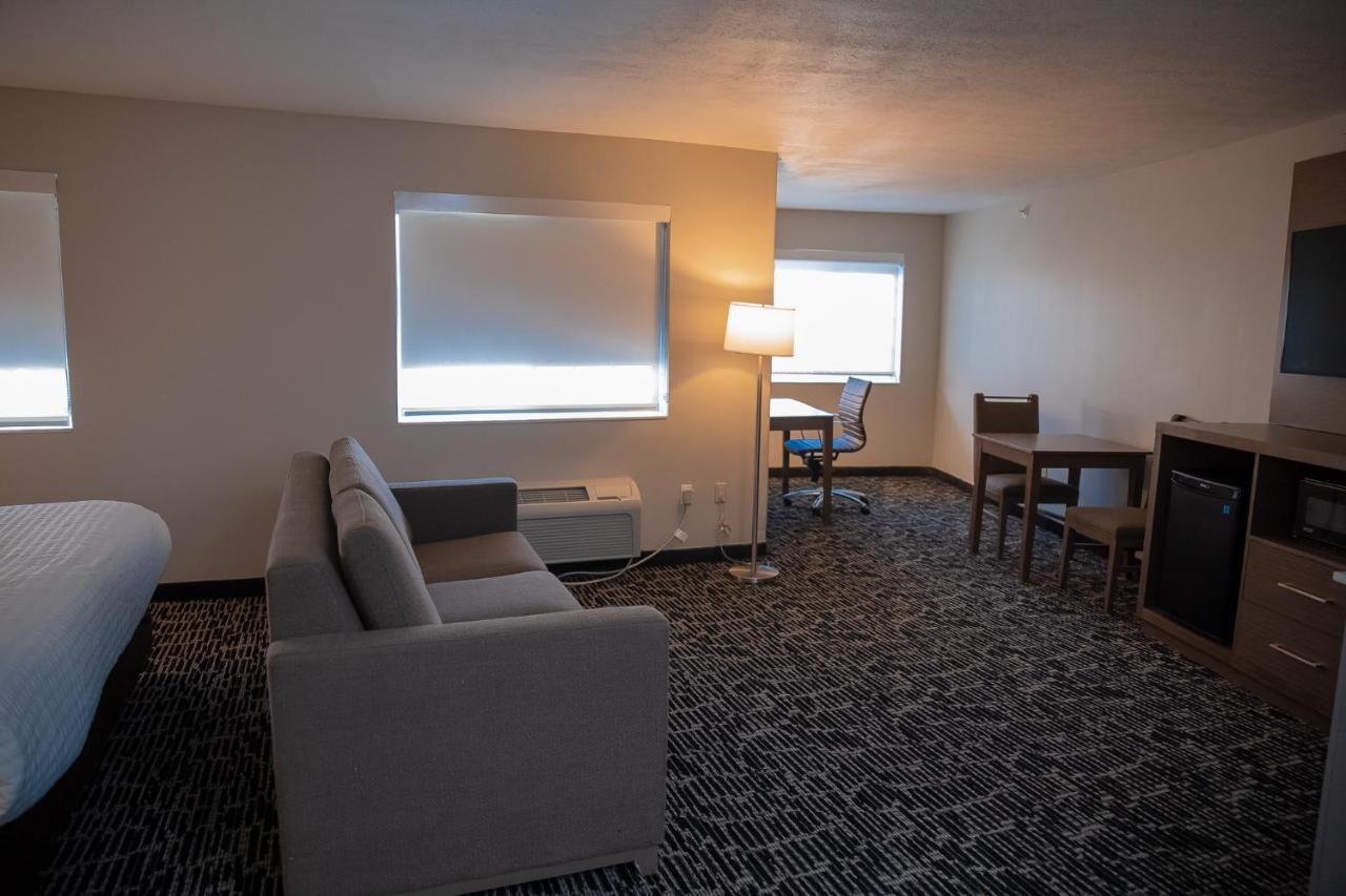 Clarion Pointe Indianapolis Airport Hotel Plainfield Exterior photo