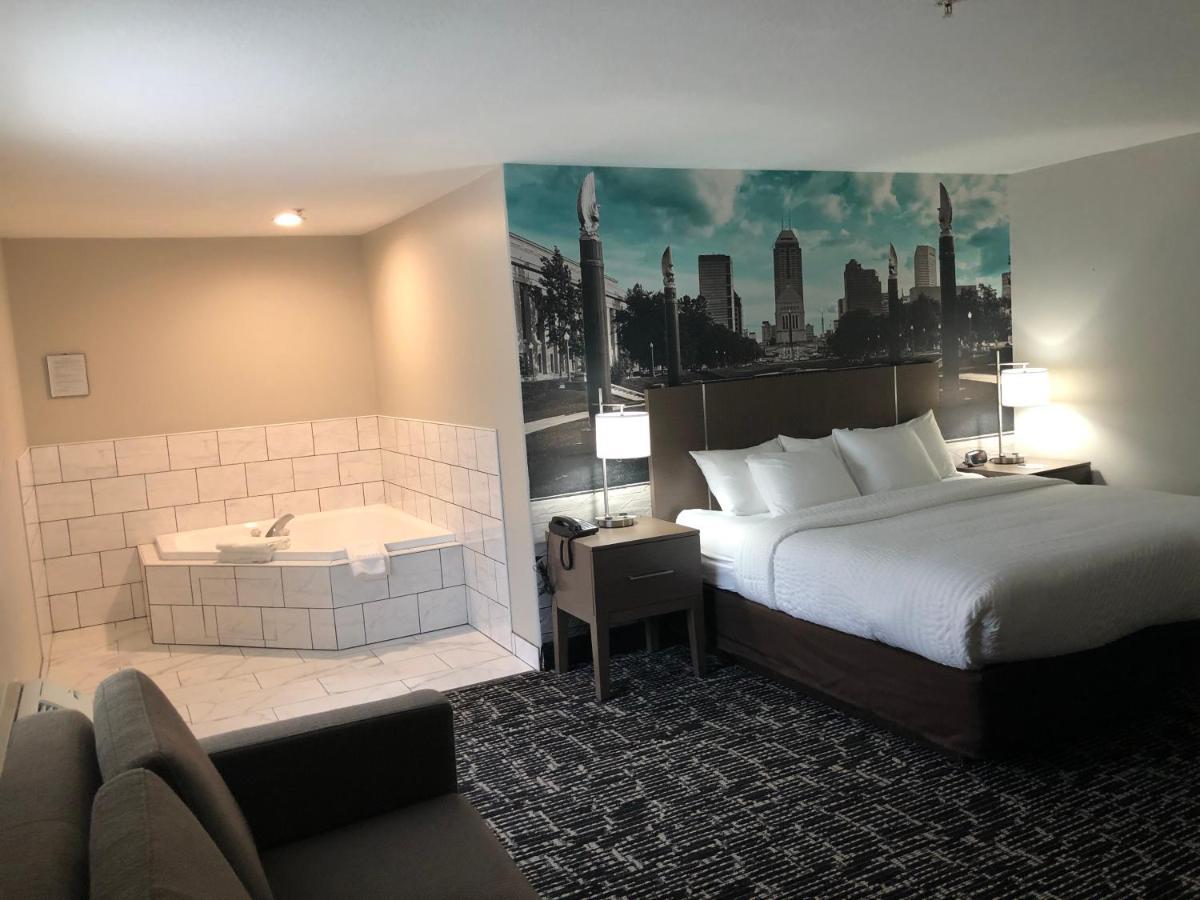 Clarion Pointe Indianapolis Airport Hotel Plainfield Exterior photo
