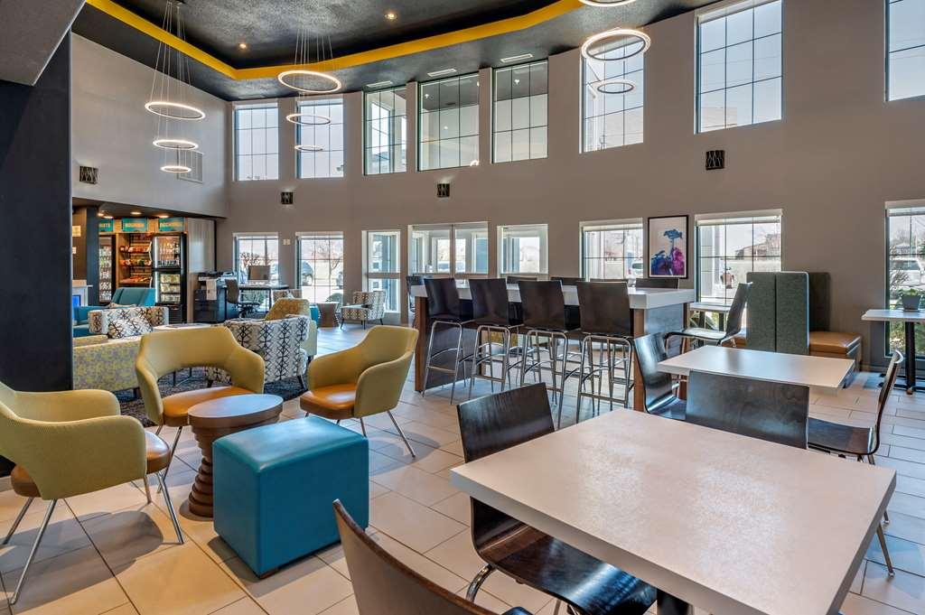 Clarion Pointe Indianapolis Airport Hotel Plainfield Interior photo