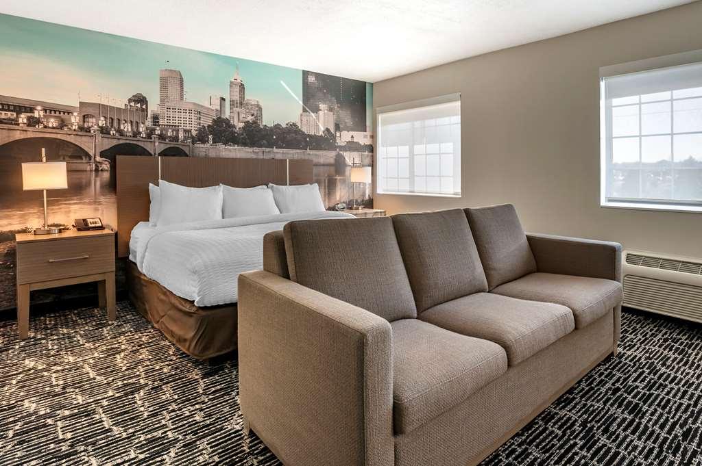 Clarion Pointe Indianapolis Airport Hotel Plainfield Room photo