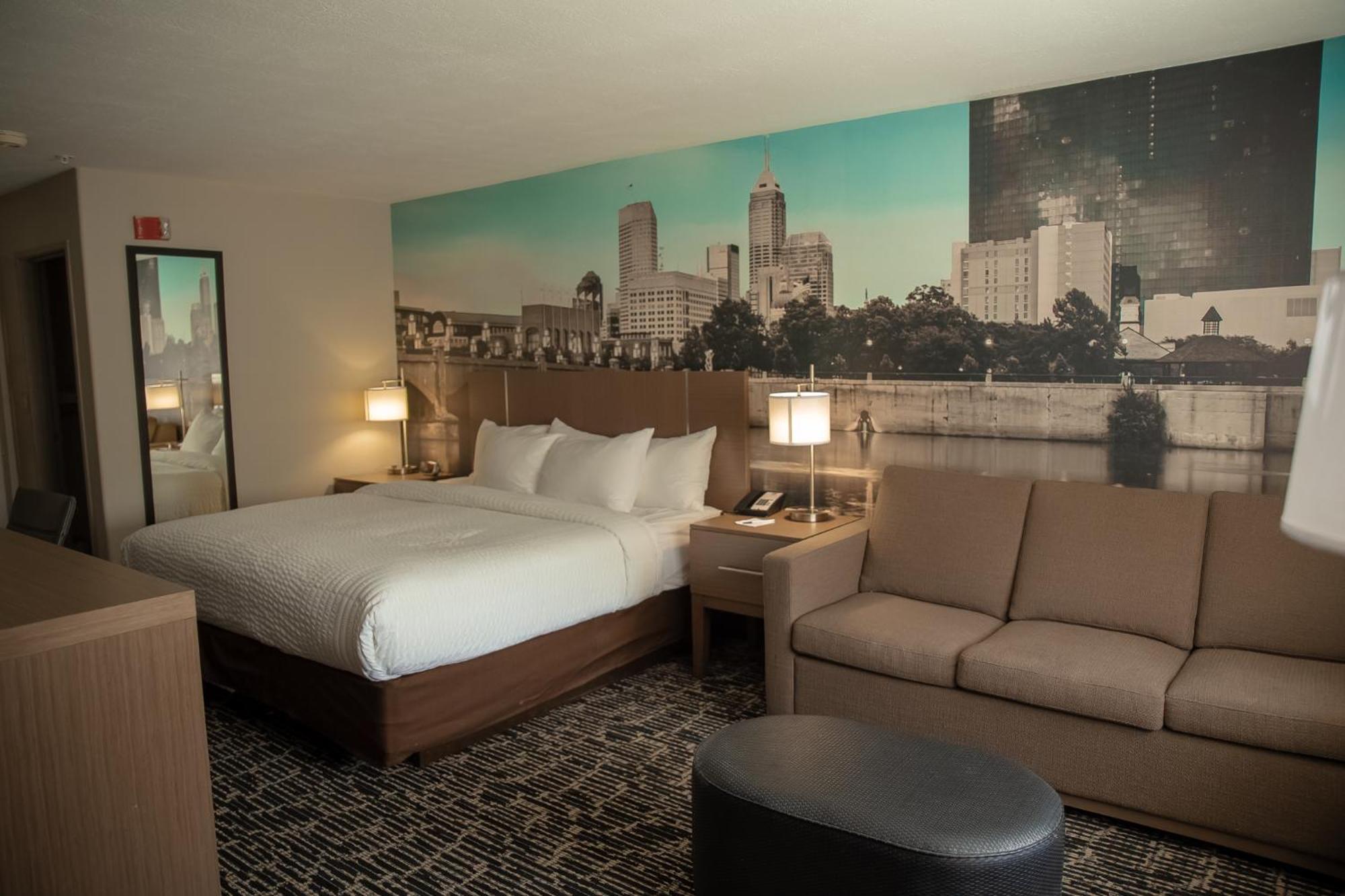 Clarion Pointe Indianapolis Airport Hotel Plainfield Room photo